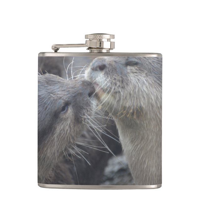 Küssen der Fluss-Otter Flachmann (Vorderseite)