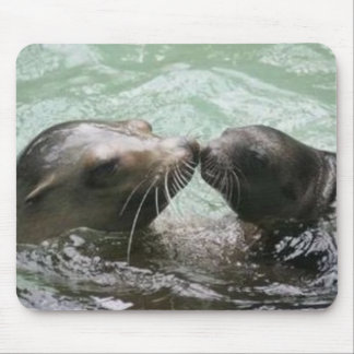 Küssen der Mama Mousepad