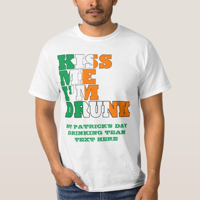Küssen Sie mich, den ich betrunken bin T-Shirt (Vorderseite)