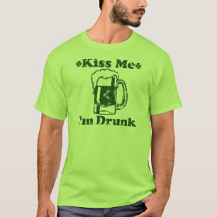 Küssen Sie mich, den ich betrunken bin T-Shirt