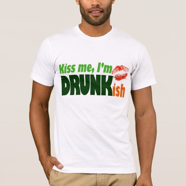 Küssen Sie mich, den ich Drunkish bin T-Shirt (Vorderseite)