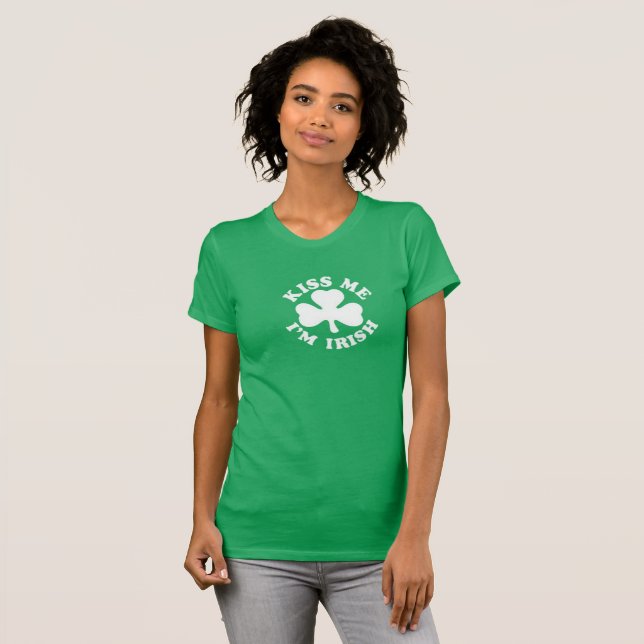 Küssen Sie mich, den ich Iren-St Patrick das Shirt (Vorne ganz)