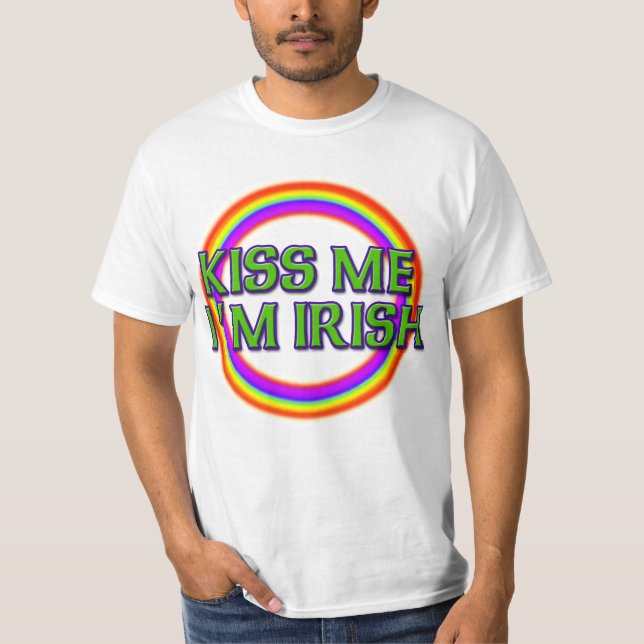 Küssen Sie mich, den ich mit vollem Regenbogen T-Shirt (Vorderseite)