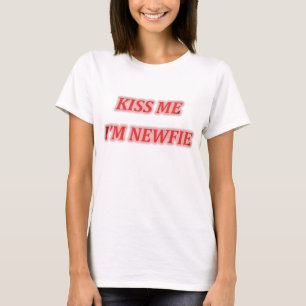 Küssen Sie mich, den ich Newfie Damen-Baby - Pupp T-Shirt