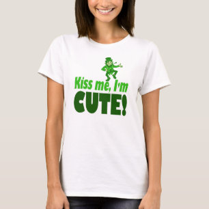 Küssen Sie mich, den ich niedlich bin T-Shirt