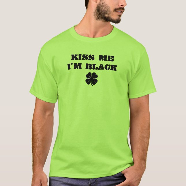 Küssen Sie mich, den ich schwarz bin T-Shirt (Vorderseite)