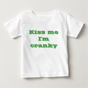 Küssen Sie mich, den ich verschrob bin Baby T-shirt