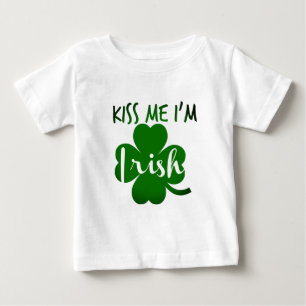 küssen Sie mich Iren im Baby T-shirt