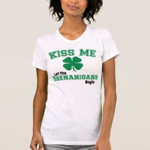 Küssen Sie mich, lassen Sie die Shenanigans T-Shirt
