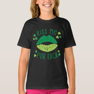 Küssen Sie mich zum Glück St Patricks Day T-Shirt