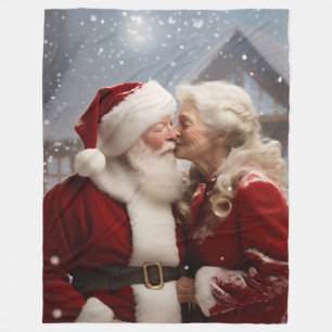 Küssen von Herrn und Frau Santa Claus Fleecedecke