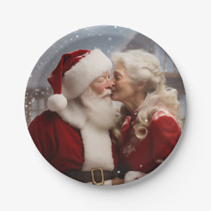 Küssen von Herrn und Frau Santa Claus Pappteller