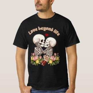 Küssendes Skelett-Paar mit Floral Gothic T-Shirt