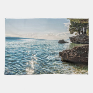 Küste der Riviera Makarska in Kroatien Geschirrtuch