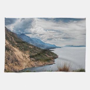 Küste der Riviera Makarska in Kroatien Geschirrtuch