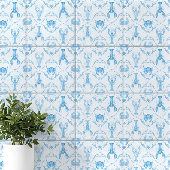 Küstengemuster mit Hummer und Krabben in Hellblau Fliese (Coastal Preppy Lobster and Crabs in Light Blue Ceramic Tile)