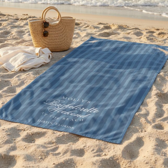 Küstengestreifte Jungferndame Strandtuch (Coastal Blue Stripe Bachelorette Beach Towel)