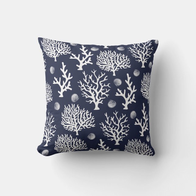 Küstenkorallen und Seashells Navy Blue Kissen (Vorderseite)