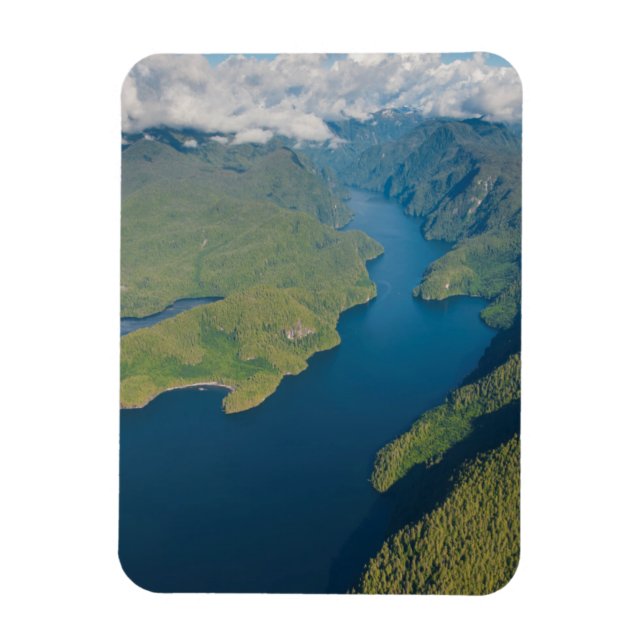 Küstenlandschaft im Regenwald des Großen Bären Magnet (Vertikal)
