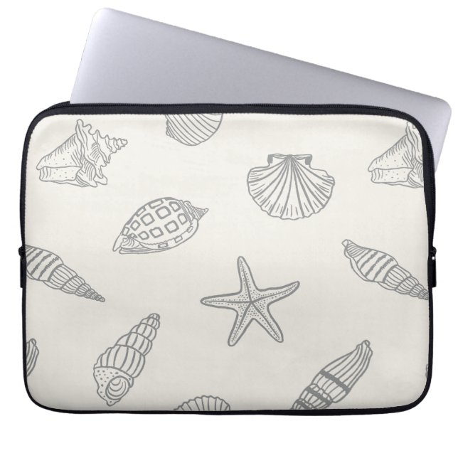 Küstenschatz Misty Shoreline Laptopschutzhülle (Vorderseite)