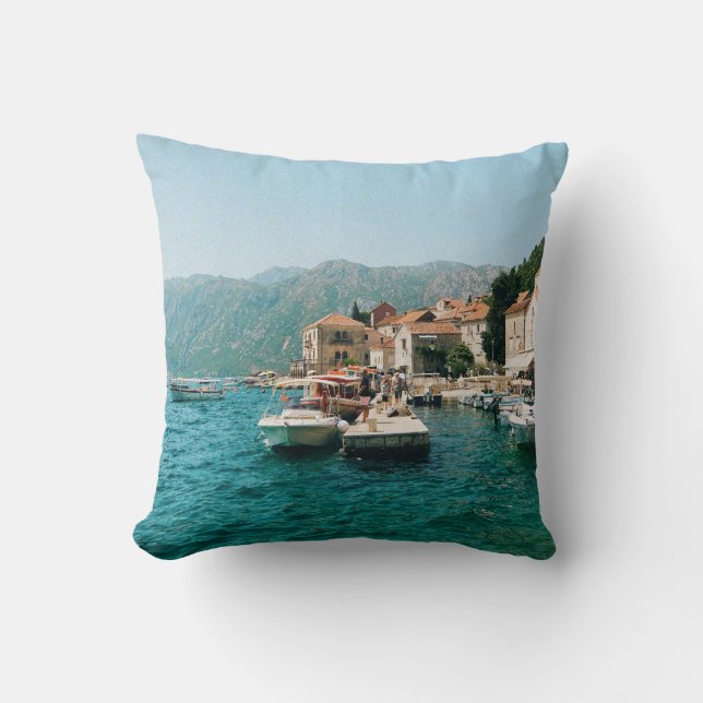 Küstenstadt Perast, Montenegro Kissen (Vorderseite)