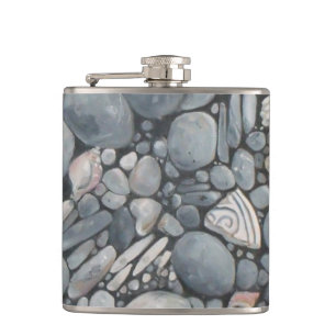 Küstenstrand Kiesel und Muscheln Druck Flachmann