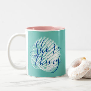 Küstenufer-Sache-Skript-WeißSeashell Zweifarbige Tasse