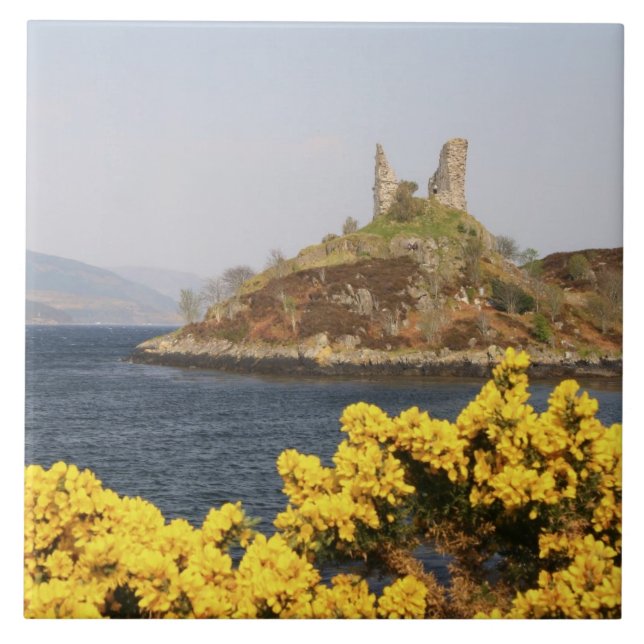 Kyleakin, Schottland. Die alten Ruinen von 2 Fliese (Vorderseite)