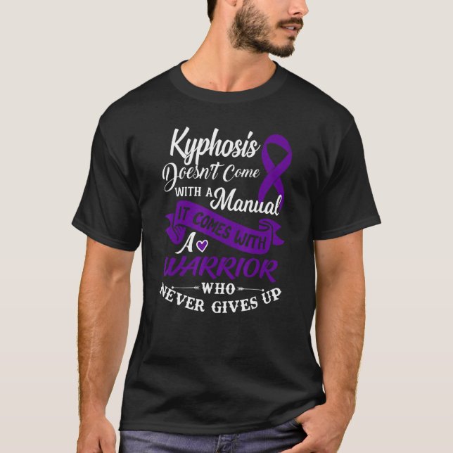 Kyphosis Awareness - ein Krieger, der nie R aufgib T-Shirt (Vorderseite)