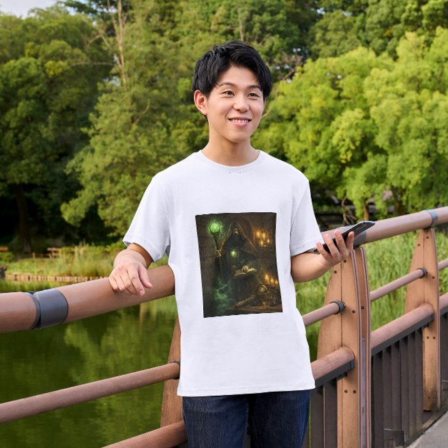 Kyrzon Portrait – Dark Fantasy Character Art T-Shirt (Von Creator hochgeladen)