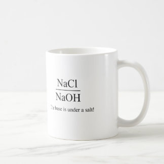 La base est sous un sel - tasse de chimie