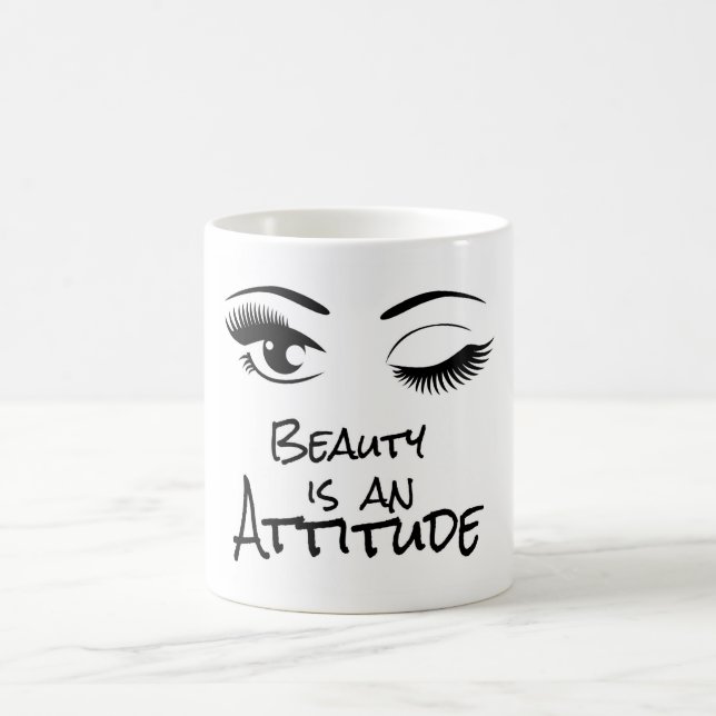 La beauté est une tasse potable d'attitude (Centre)