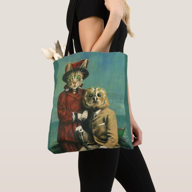 La Chouette Et La Chatte Pussy Sur Tout Le Sac fou (De près)