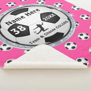 La couverture du football de peluche de filles a