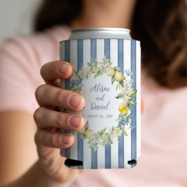 La Dolce Vita Lemon Floral Wedding Can Cooler Dosenkühler (These wedding can coolers keep your guests' drinks chilled while celebrating in style.)