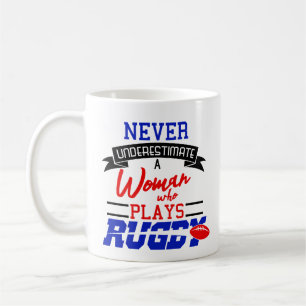 La femme de rugby ne sous-estiment jamais la tasse
