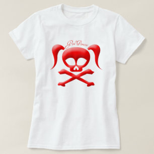 La fille pirate le T-shirt