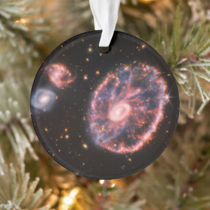 La Galaxie Cartwheel Et Ses Galaxies Compagnons.