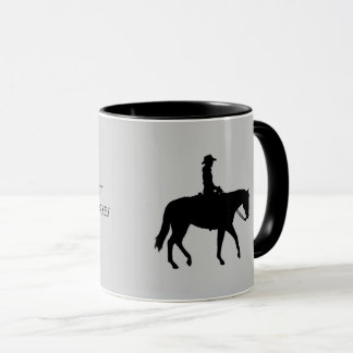 La grand-maman de cheval monte la tasse