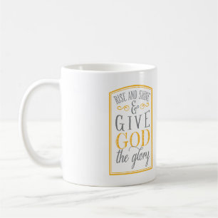 La hausse et l'éclat et donnent à Dieu la tasse de