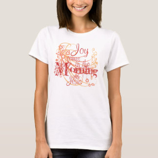 La joie vient dans le T-shirt de matin