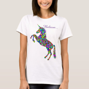 La magie de licorne croient le T-shirt des femmes