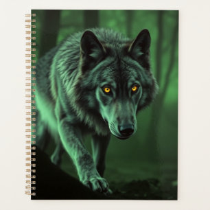 "La Majesté du Sauvage : l'Alpha dans la forêt"