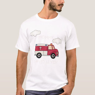 La maman d'EMT sauve le T-shirts et les cadeaux