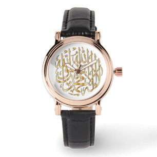 La montre de la femme musulmane avec la