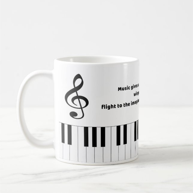 La musique de piano cite la tasse de café (Gauche)