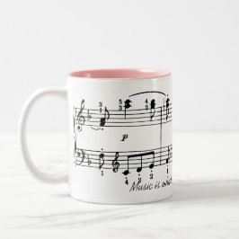 La musique sent la tasse de café