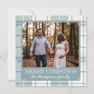La neige éblouit la carte de Noël de la famille