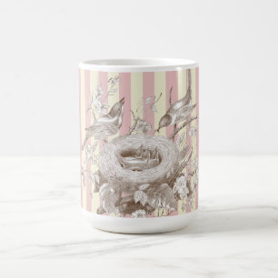 La Petite Famile auf rosa und cremefarbenem Hinter Kaffeetasse