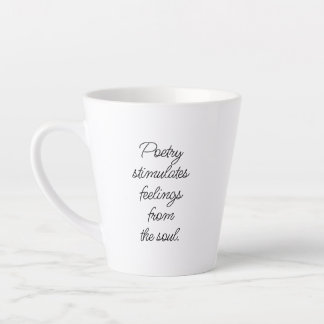 La poésie stimule le latte de la Mug